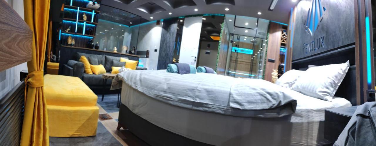 Smart Luxury Penthouse Suites - Private Sauna, Hot-Tub, Home Cinema At The Best Location In スコピエ エクステリア 写真