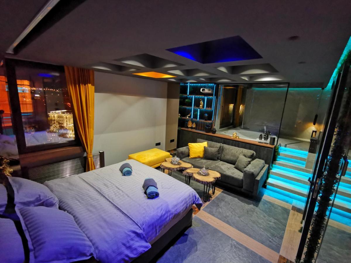 Smart Luxury Penthouse Suites - Private Sauna, Hot-Tub, Home Cinema At The Best Location In スコピエ エクステリア 写真