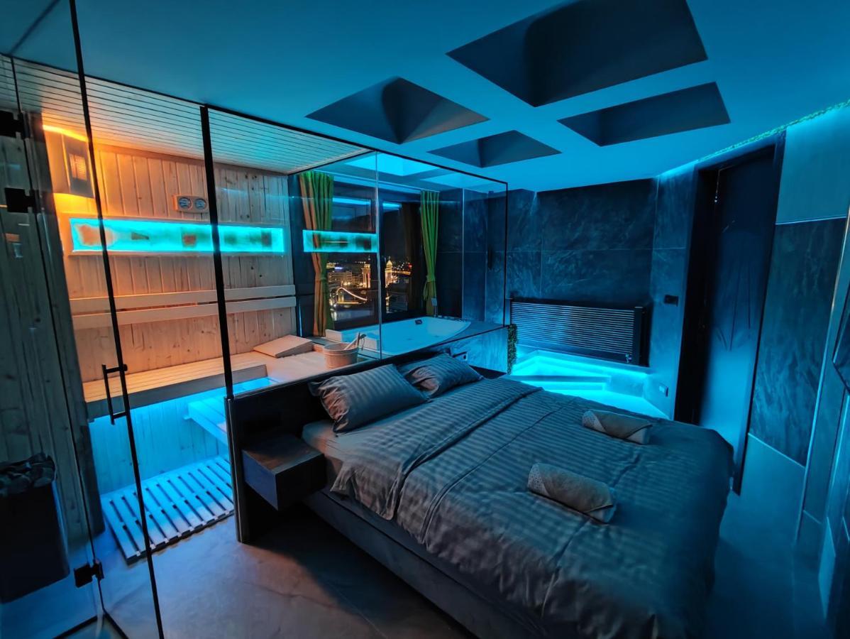 Smart Luxury Penthouse Suites - Private Sauna, Hot-Tub, Home Cinema At The Best Location In スコピエ エクステリア 写真