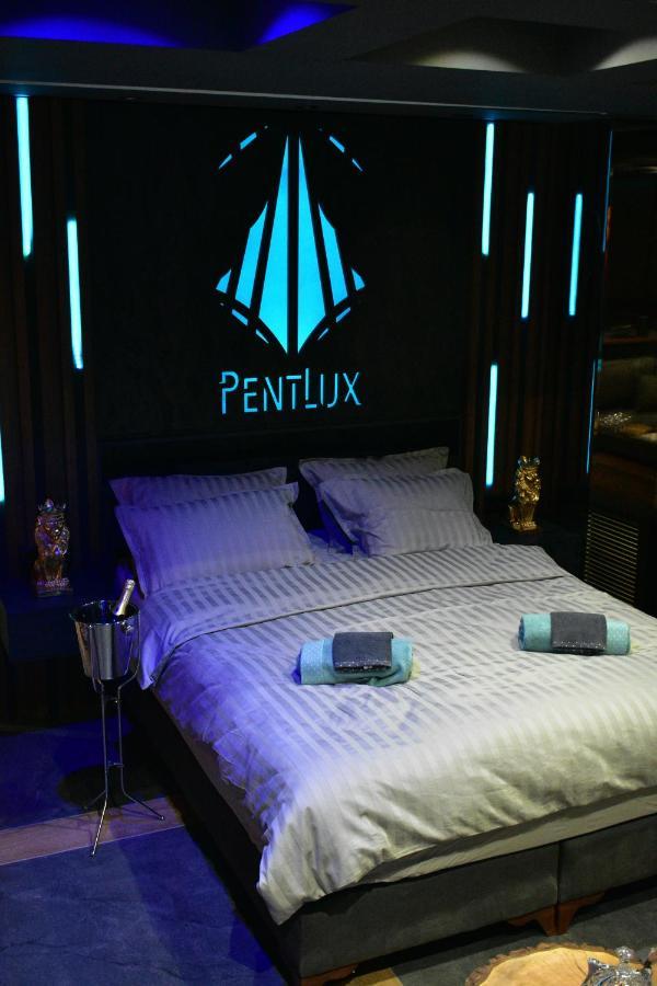 Smart Luxury Penthouse Suites - Private Sauna, Hot-Tub, Home Cinema At The Best Location In スコピエ エクステリア 写真