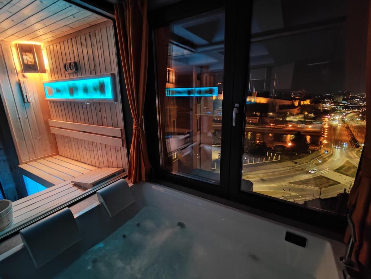 Smart Luxury Penthouse Suites - Private Sauna, Hot-Tub, Home Cinema At The Best Location In スコピエ エクステリア 写真