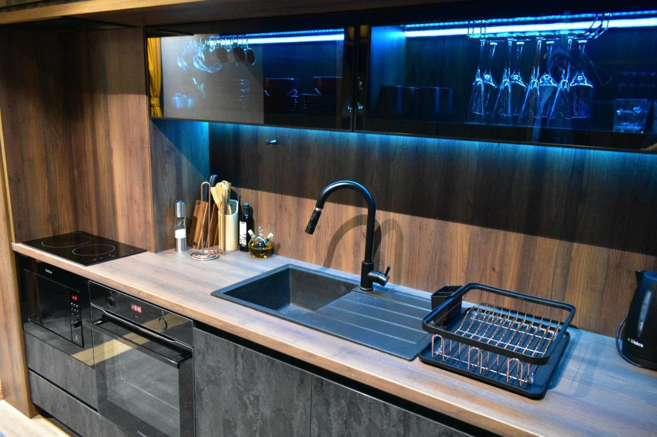 Smart Luxury Penthouse Suites - Private Sauna, Hot-Tub, Home Cinema At The Best Location In スコピエ エクステリア 写真