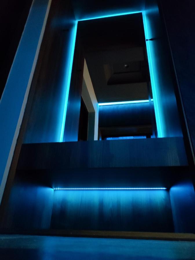 Smart Luxury Penthouse Suites - Private Sauna, Hot-Tub, Home Cinema At The Best Location In スコピエ エクステリア 写真