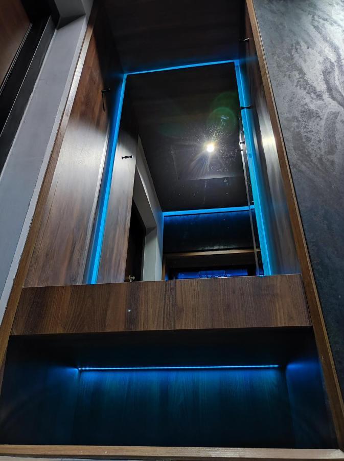 Smart Luxury Penthouse Suites - Private Sauna, Hot-Tub, Home Cinema At The Best Location In スコピエ エクステリア 写真