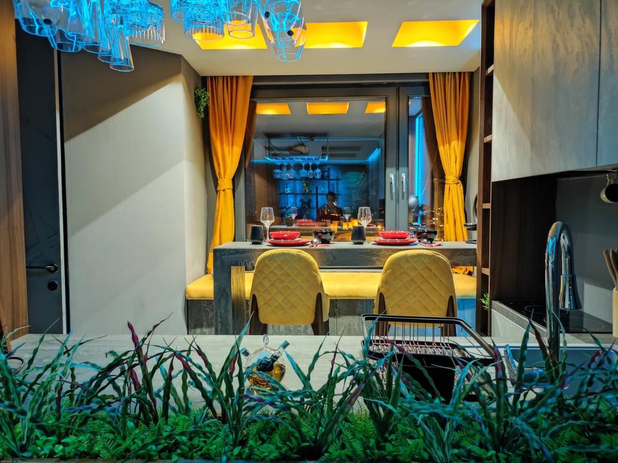 Smart Luxury Penthouse Suites - Private Sauna, Hot-Tub, Home Cinema At The Best Location In スコピエ エクステリア 写真