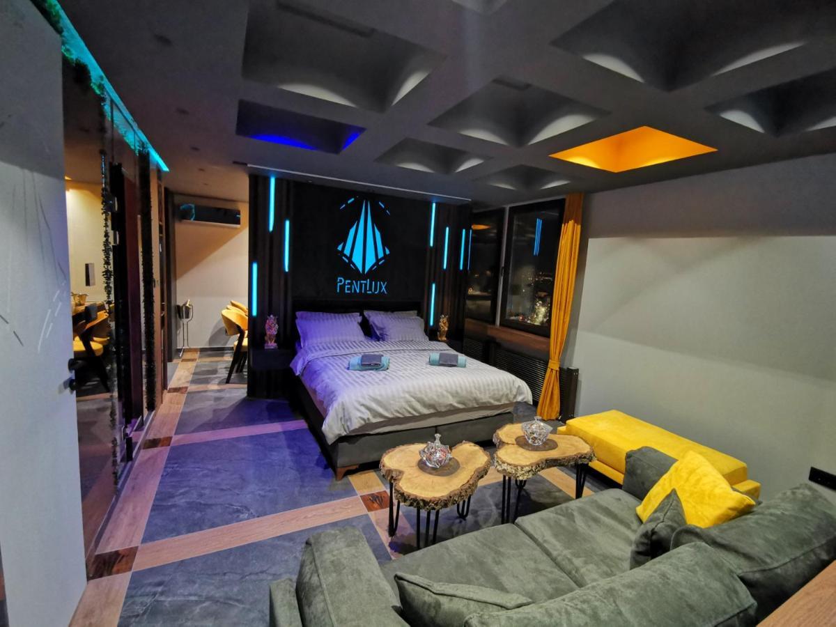 Smart Luxury Penthouse Suites - Private Sauna, Hot-Tub, Home Cinema At The Best Location In スコピエ エクステリア 写真