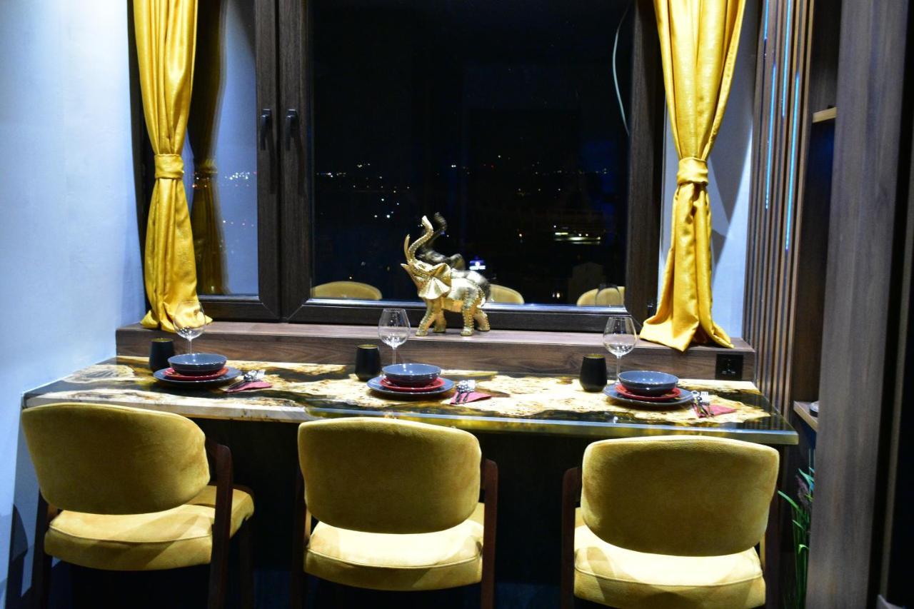 Smart Luxury Penthouse Suites - Private Sauna, Hot-Tub, Home Cinema At The Best Location In スコピエ エクステリア 写真