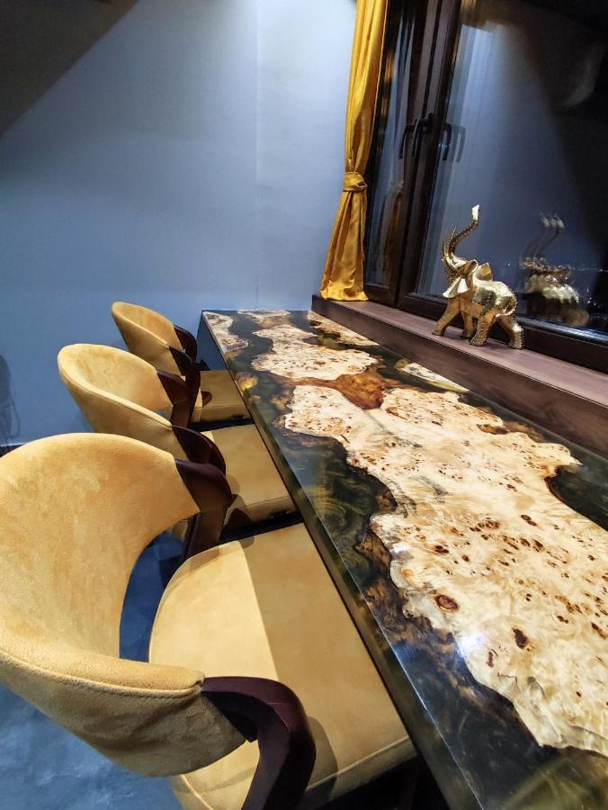 Smart Luxury Penthouse Suites - Private Sauna, Hot-Tub, Home Cinema At The Best Location In スコピエ エクステリア 写真