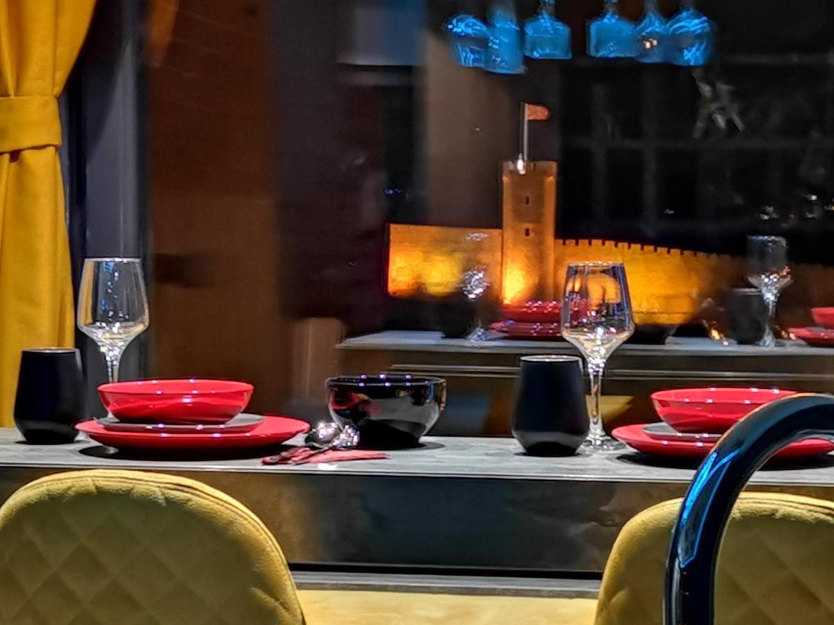 Smart Luxury Penthouse Suites - Private Sauna, Hot-Tub, Home Cinema At The Best Location In スコピエ エクステリア 写真