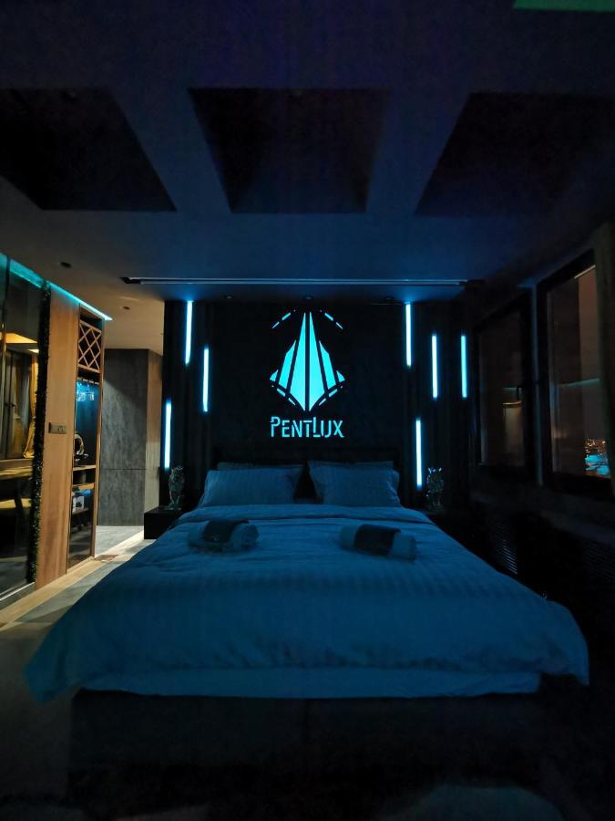 Smart Luxury Penthouse Suites - Private Sauna, Hot-Tub, Home Cinema At The Best Location In スコピエ エクステリア 写真