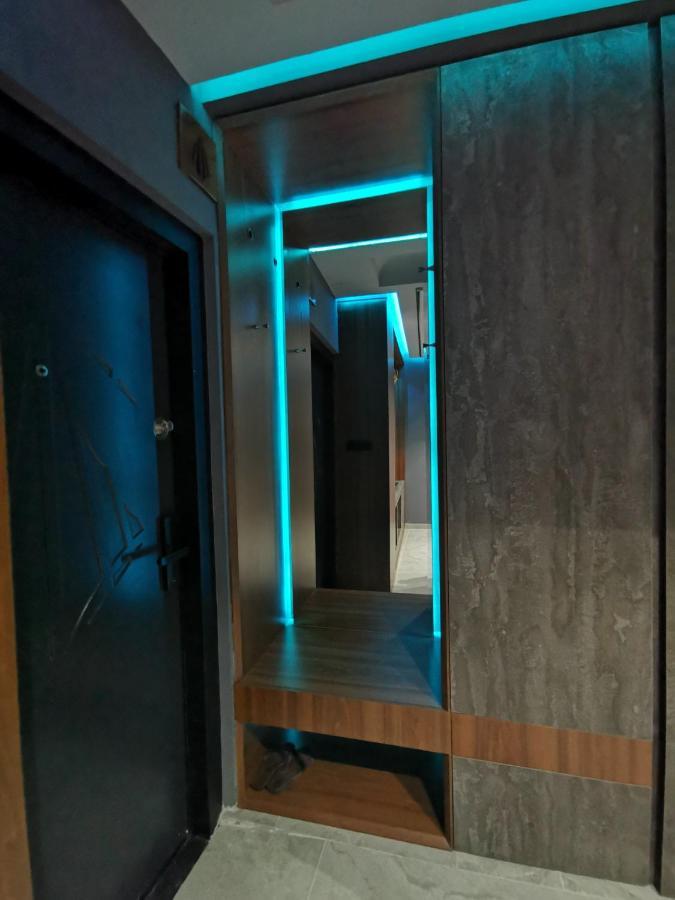 Smart Luxury Penthouse Suites - Private Sauna, Hot-Tub, Home Cinema At The Best Location In スコピエ エクステリア 写真