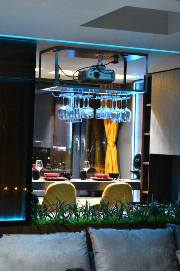 Smart Luxury Penthouse Suites - Private Sauna, Hot-Tub, Home Cinema At The Best Location In スコピエ エクステリア 写真