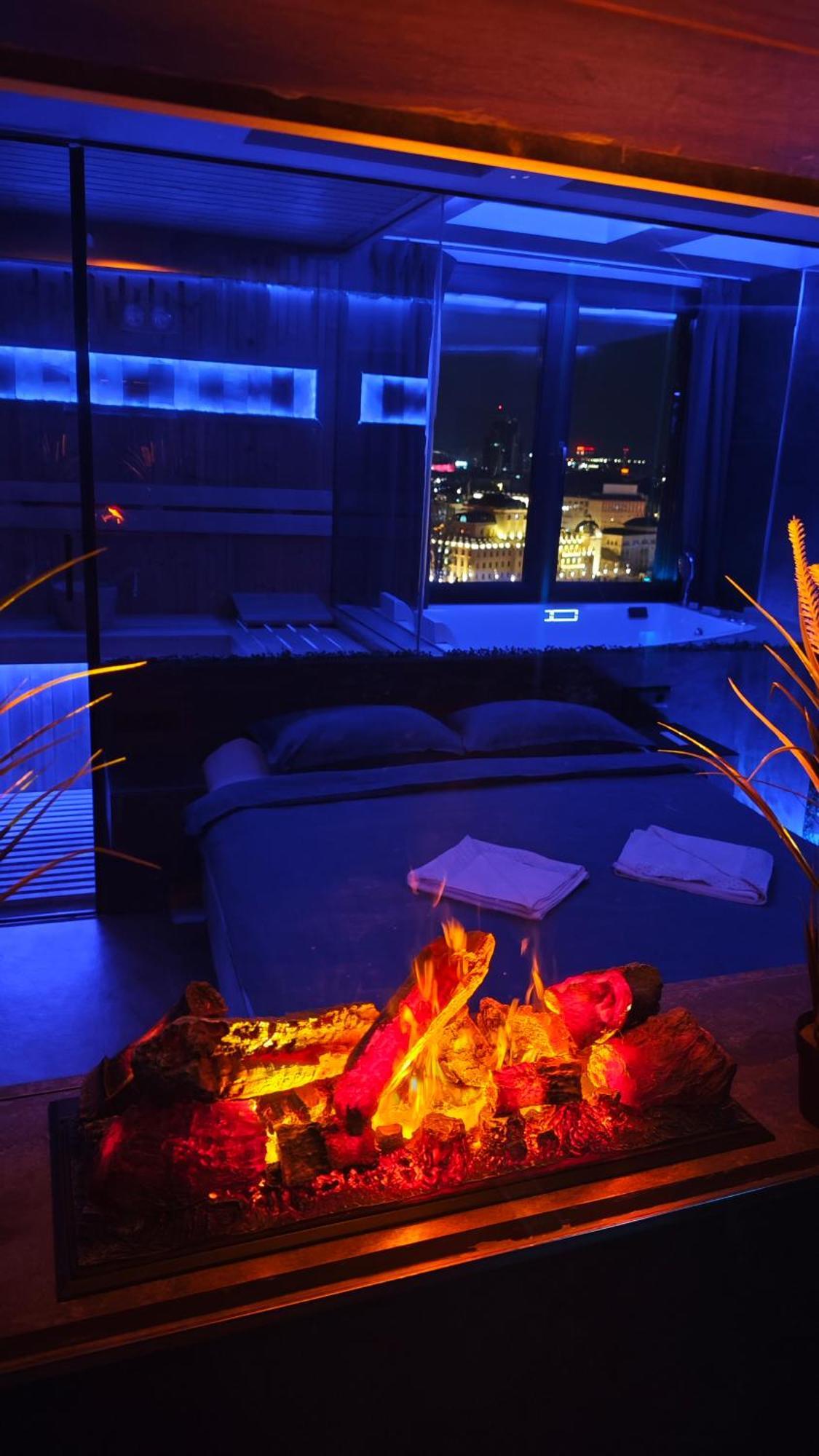 Smart Luxury Penthouse Suites - Private Sauna, Hot-Tub, Home Cinema At The Best Location In スコピエ エクステリア 写真