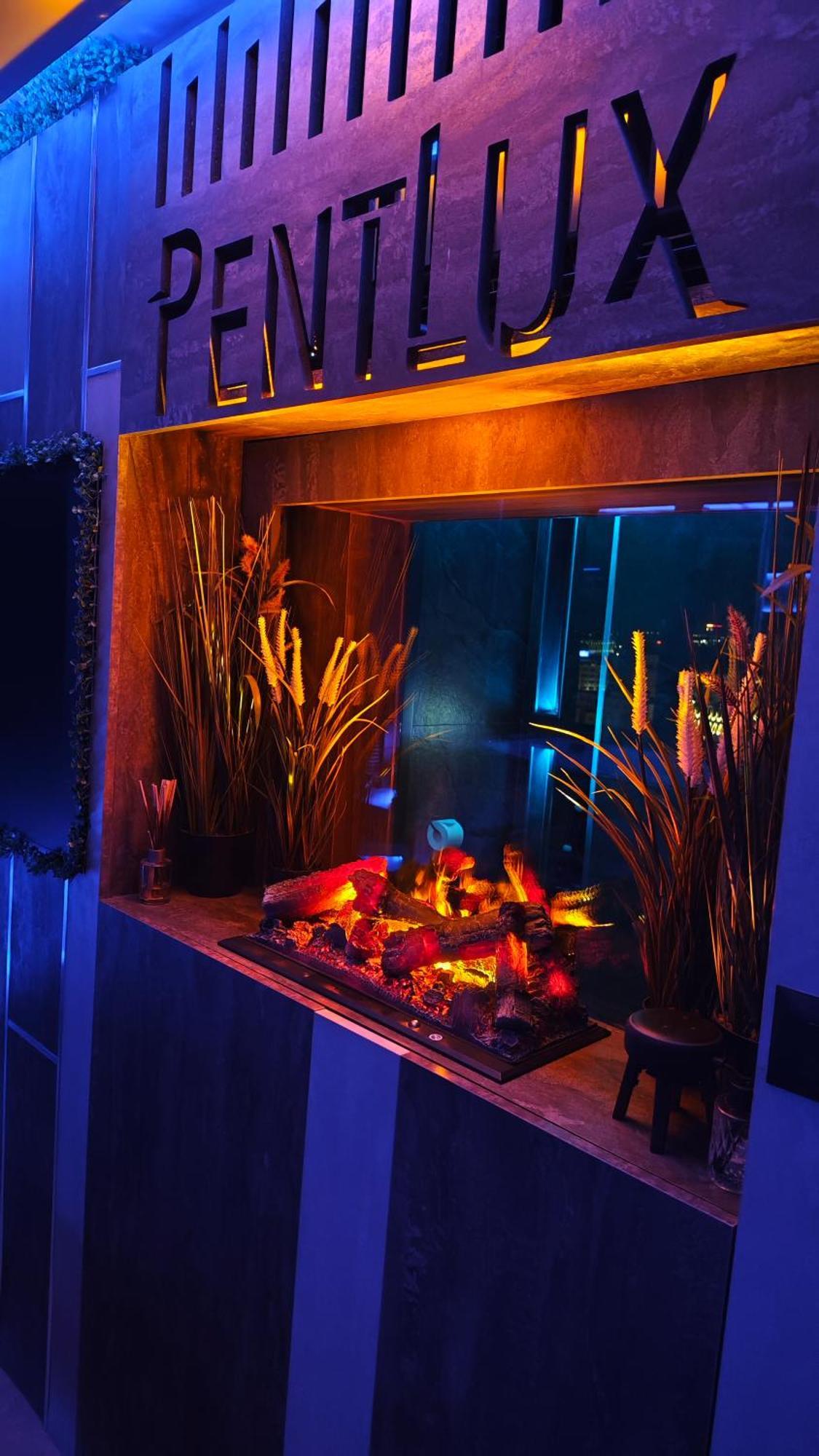 Smart Luxury Penthouse Suites - Private Sauna, Hot-Tub, Home Cinema At The Best Location In スコピエ エクステリア 写真