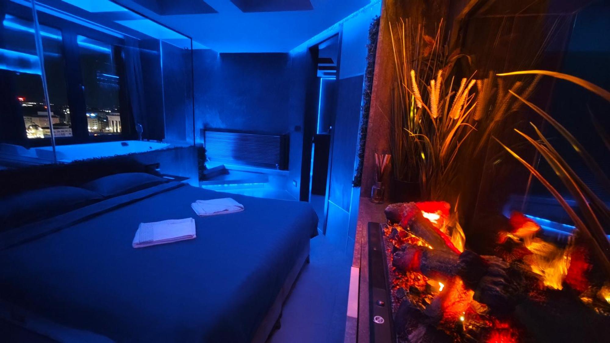 Smart Luxury Penthouse Suites - Private Sauna, Hot-Tub, Home Cinema At The Best Location In スコピエ エクステリア 写真